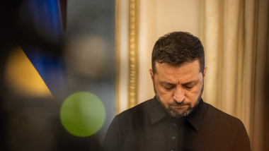 Zelenski reînapoiază Poloniei decorația retrasă de Nawrocki