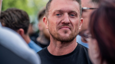 Tommy Robinson, activist de extremă dreapta, reținut pe Heathrow sub acuzații de terorism