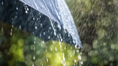 Alertă meteo: 17 județe sub cod portocaliu de ploi și vijelii. Cum va fi vremea în București?