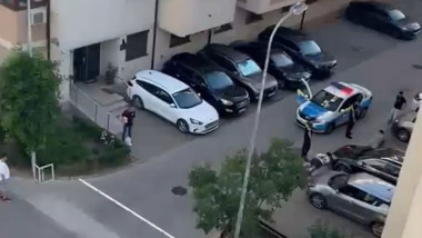 București: Clanuri rivale se luptă cu topoare și pistoale, doi arestați