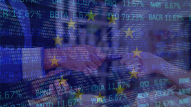 Termenul Directivei UE privind transparența salarială a expirat: femeile câștigă cu 11,1% mai puțin decât bărbații