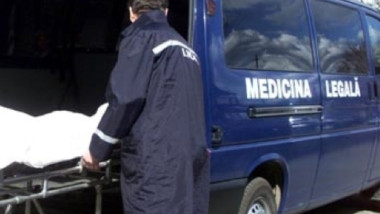Tragedie în cimitir: Cruce cade peste copil de 12 ani, alături de tatăl său