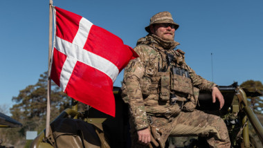 Danemarca trimite recruţi în Groenlanda alături de militari profesionişti.