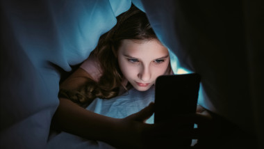 Adolescenții australieni ignoră interdicția și rămân activi pe rețelele sociale