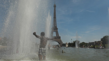Canicula lovește Europa: Parisul limitează alcoolul în spațiile publice