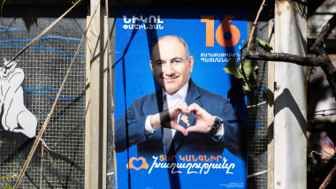 Pașinian, în continuare la putere: De ce lipsește opoziția democratică în Armenia?