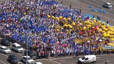 Protest în București: sindicaliştii din educaţie mărșăluiesc spre Parlament