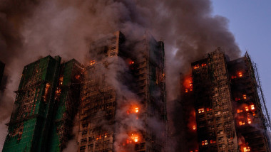 Incendiu devastator în Hong Kong: 7 persoane și 2 firme inculpate după 168 de morți