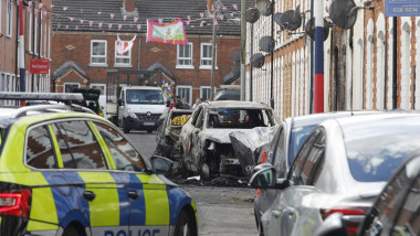 Trei familii românești, victime ale violenței în Belfast: locuințele lor vandalizate