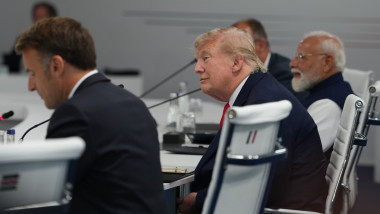 Trump amenință cu sancțiuni pentru petrolul rus dacă Moscova nu negociază