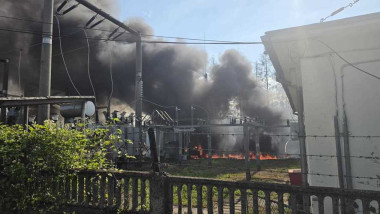 Incendiu puternic la un punct electric în Dâmbovița: zeci de oameni evacuați