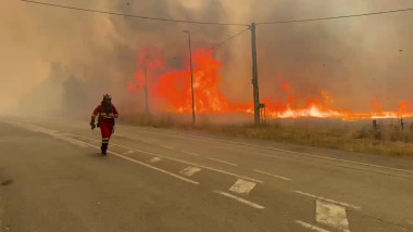 Incendiu masiv în Spania: sute de oameni evacuați, flăcări de 20 de metri