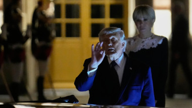 Trump semnează acordul cu Iranul la cina de la Versailles