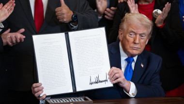 Trump lansează ordinul privind inteligenţa artificială, schimbând strategia Casei Albe