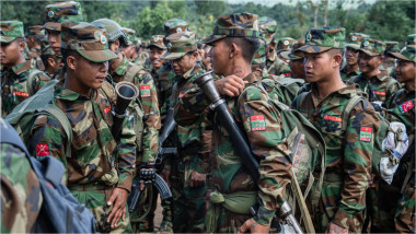 Rebelii din Myanmar, abandonați de Occident, cedează în fața juntei susținute de Rusia și China