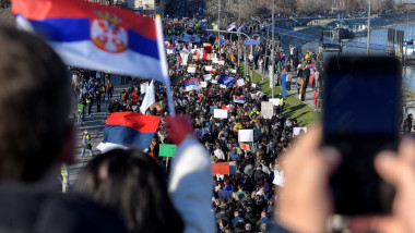 Procurorii: Studenți plănuiau atacuri cu „tun sonic” la proteste în Serbia
