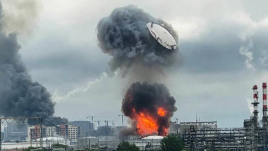 Atac Ucrainei: Capacul unui rezervor de la rafinăria din Moscova explodează