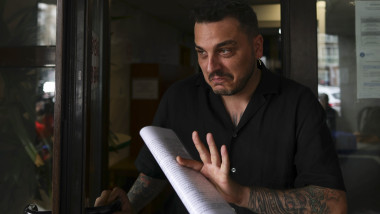 Makaveli, influencerul apropiat de Șoșoacă, dus la Parchet după arestare