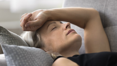 Piele sănătoasă după 50: sfaturi de la dermatolog pentru perimenopauză și menopauză