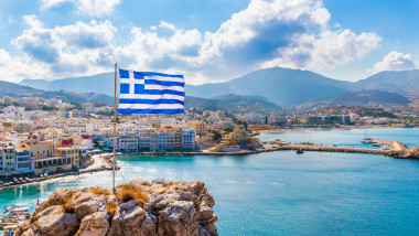 Grecia folosește drone și sateliți pentru a combate ocuparea ilegală a plajelor