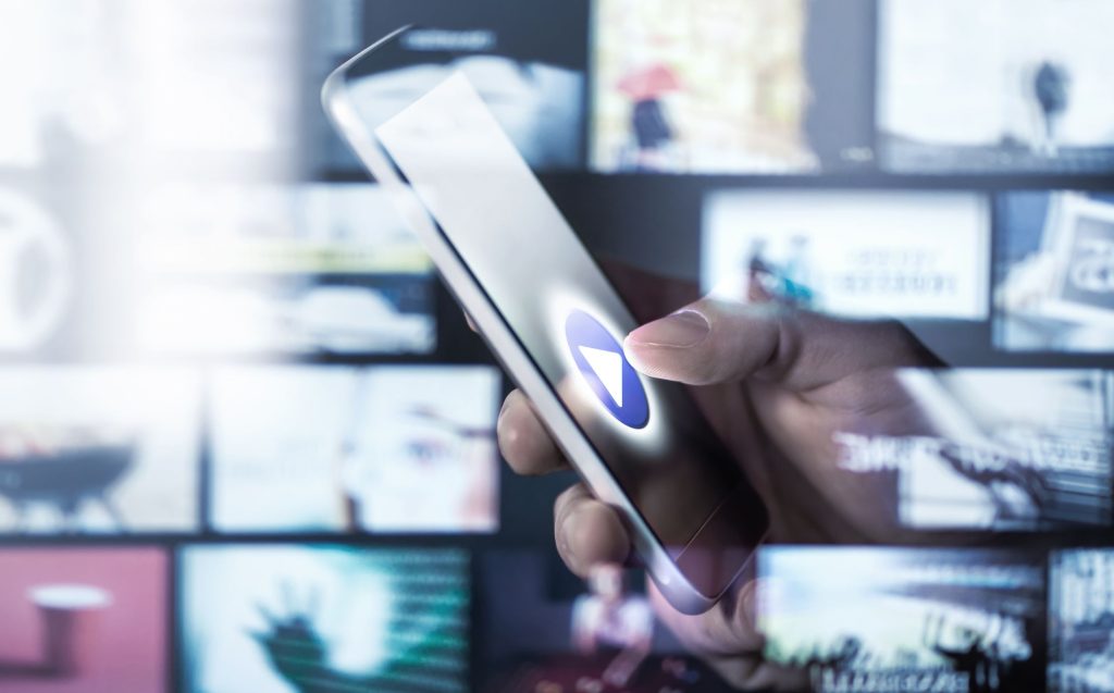 Piața telecom în scădere: Câți români sunt abonați la Orange, Digi și Vodafone