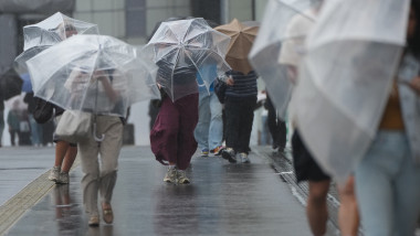 Japonia, în haos: 15 răniți și sute de mii de sinistrați după furtuna Jangmi