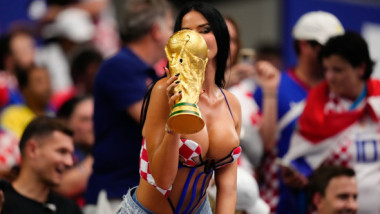 Ivana Knoll, surprinzătoare apariție pe stadion după criticile englezilor