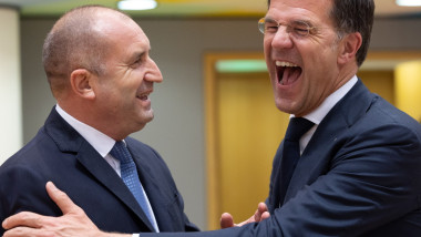 Radev acuzat de „spectacol” cu armele trimise Ucrainei de Bulgaria