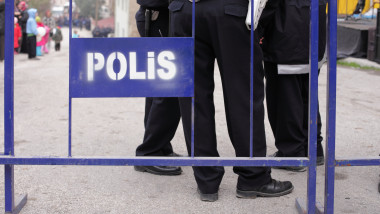 Turcia: Poliția împușcă mortal suspect de Stat Islamic, partenerei sale arestate