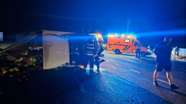 Cinci răniți, doi copii, într-un accident grav în Vrancea; tânăr de 18 ani în stare critică la Galați