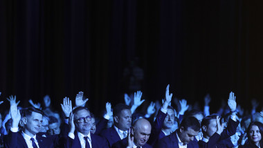 PNL exclude astăzi 16 parlamentari, 3 șefi de CJ și un eurodeputat.