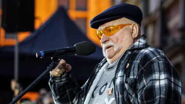 Lech Walesa, decorat cu Mare Cruce a Ordinului Naţional Steaua României