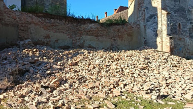 Zidul unei biserici fortificate din Moșna s-a prăbușit, vizitele oprite