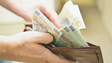Salariile românilor cresc în 2026, dar puterea de cumpărare scade, avertizează CNSP
