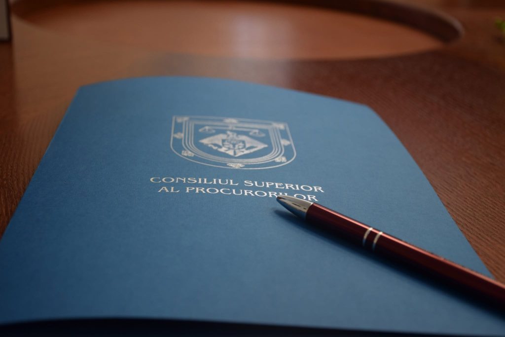 Evaluarea procurorilor și judecătorilor, sub semnul întrebării: respinși de experți, validați acasă