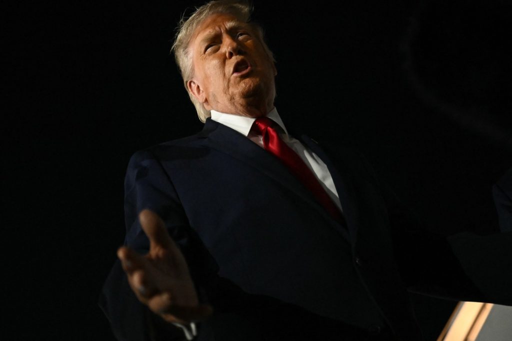 Trump: Iranul a încălcat armistițiul cu atacul asupra navei în Ormuz