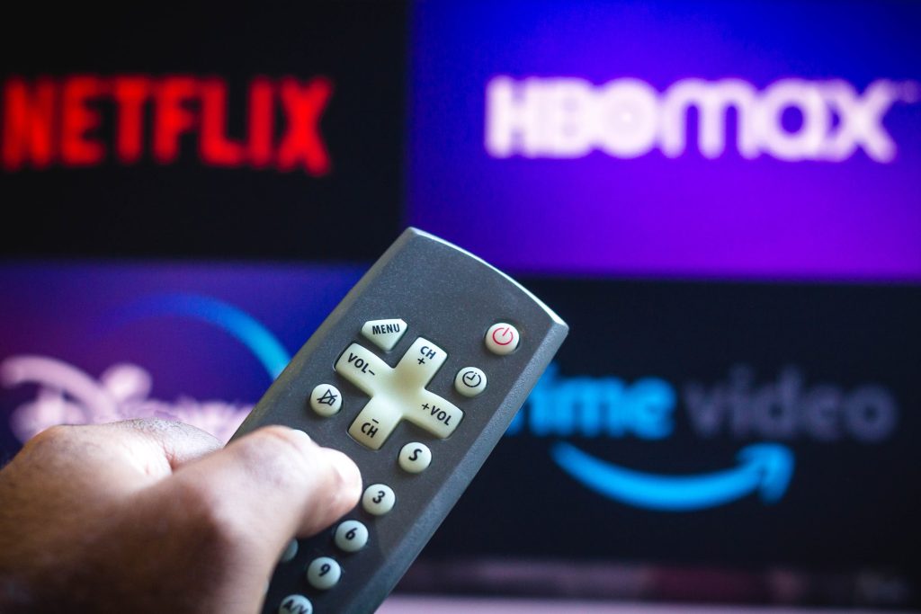Revenirea serialelor de top: patru titluri revin în streaming, inclusiv un hit Netflix controversat
