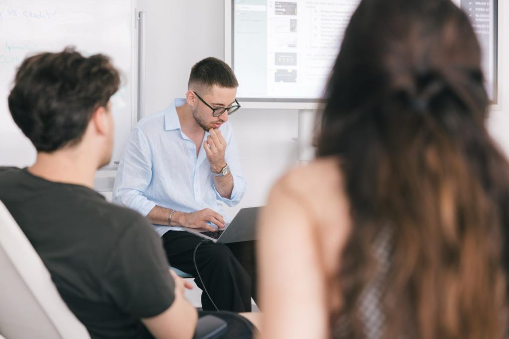 Studenții încep afaceri din primul an: educație practică revoluționară