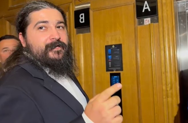 Deputat AUR, întrebat dacă votează guvernul: „Surpriză în oul Kinder