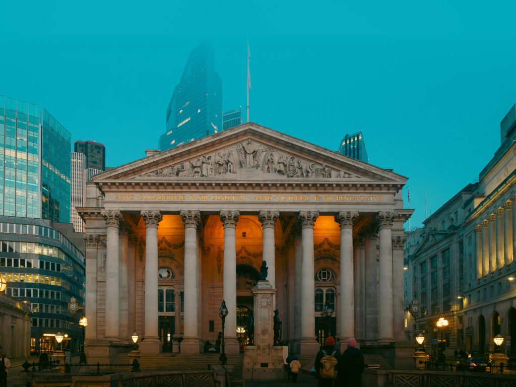 Centrul comercial de lux Royal Exchange din Londra, vândut acum