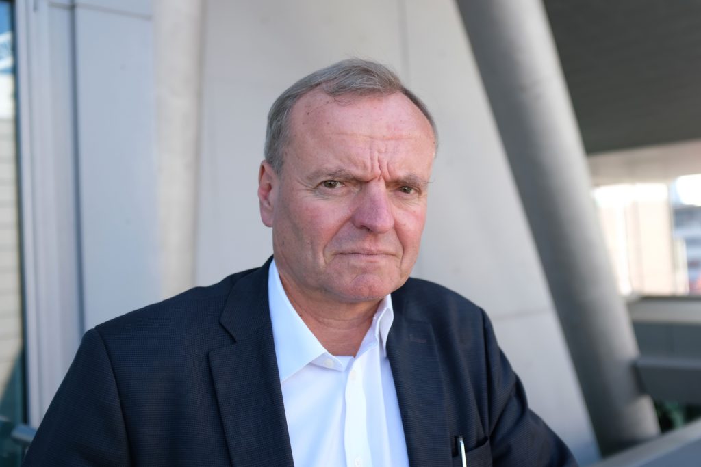 Neurocercetător: Creierul suferă când folosește AI, e un semnal de alarmă