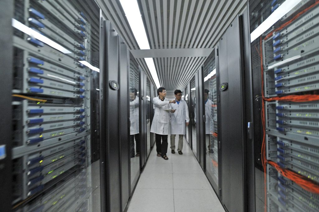 Supercomputerul chinez atinge viteza record și depășește cel american folosit pentru arsenalul nuclear al SUA