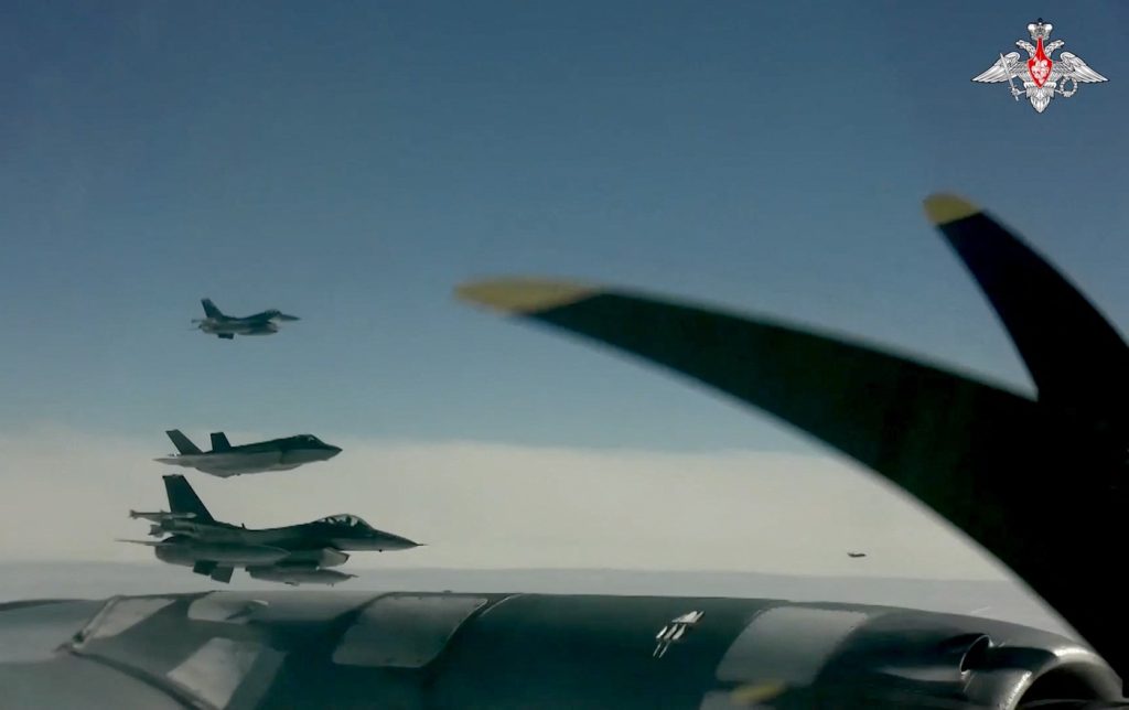 Bombardiere chinezești și rusești patrulează lângă Coreea de Sud; crește tensiunea în Pacific
