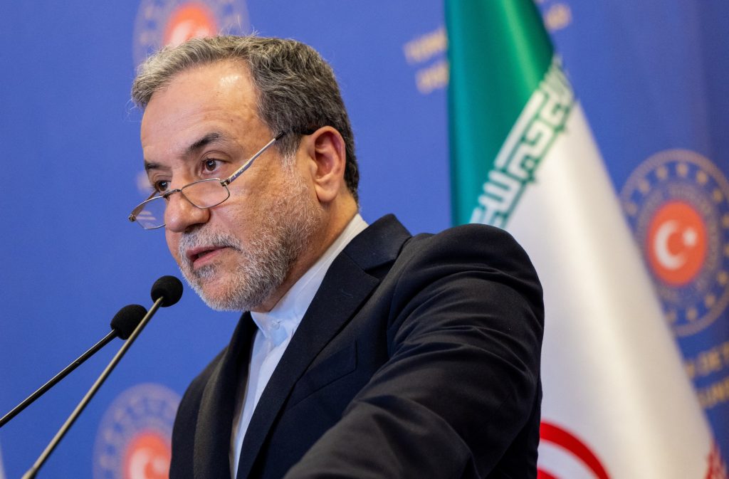 Iranul afirmă progres în negocieri cu SUA, sancțiuni ridicate pentru petrol