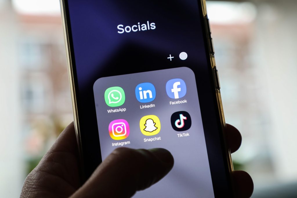 Australia înăsprește regulile pentru giganții tech după interzicerea rețelelor sociale eșuată