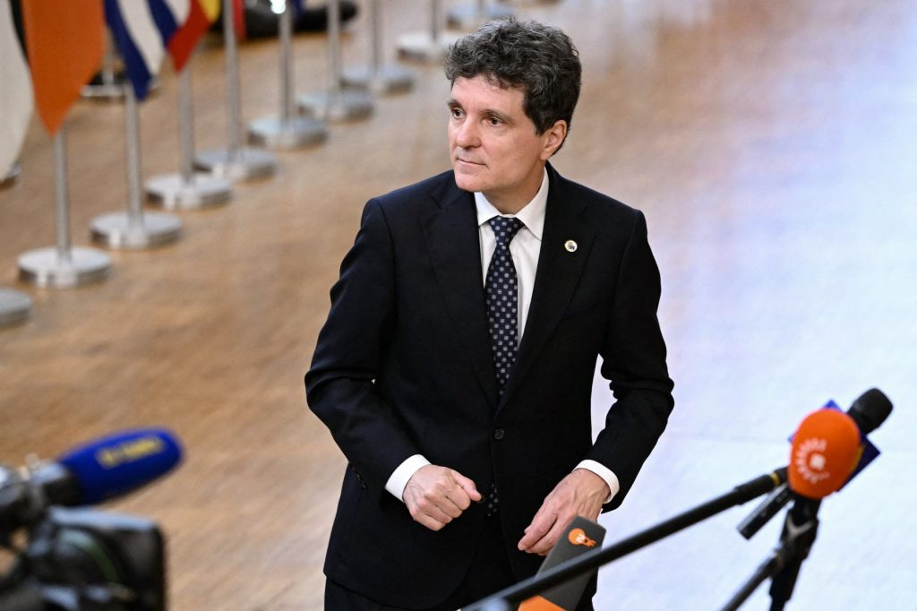 Fost consilier al lui Nicușor Dan: „Demitere, o soluție după un an?