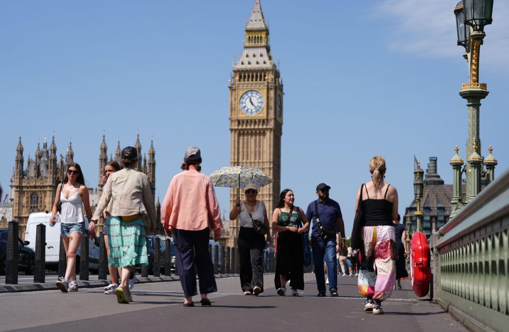 Alertă cod roșu în UK: temperaturi record, sute de școli închise