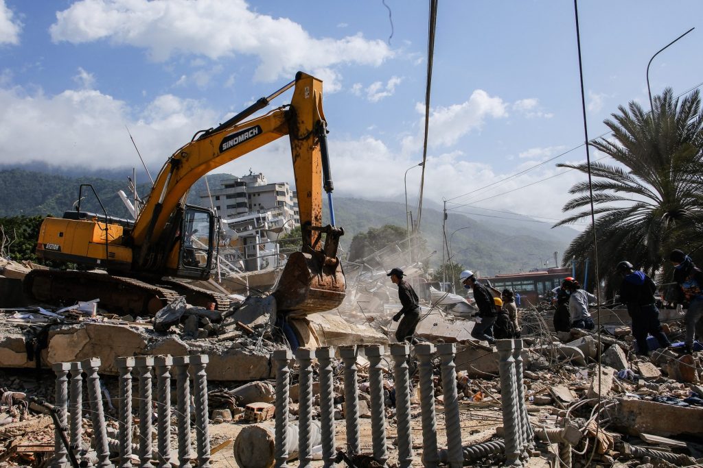 Doi copii de 11 ani, salvați după 72 de ore sub dărâmături în Venezuela