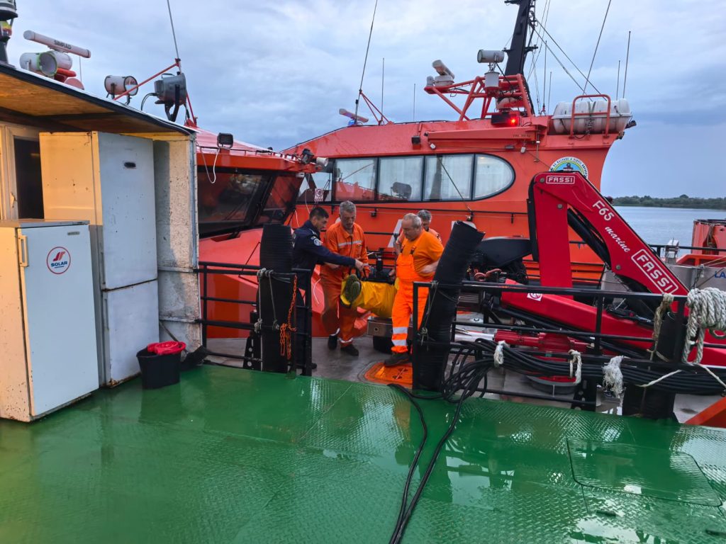 Petrolier atacat Marea Neagră: 3 lovituri drone, salvare în 5 ore