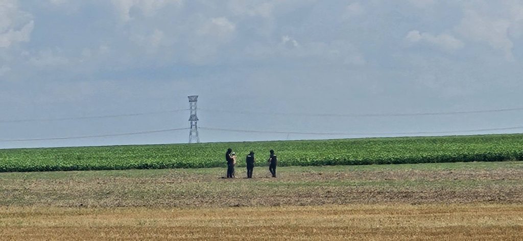 Bucăți de dronă F-16 găsite în Buzău, pulverizate la impact
